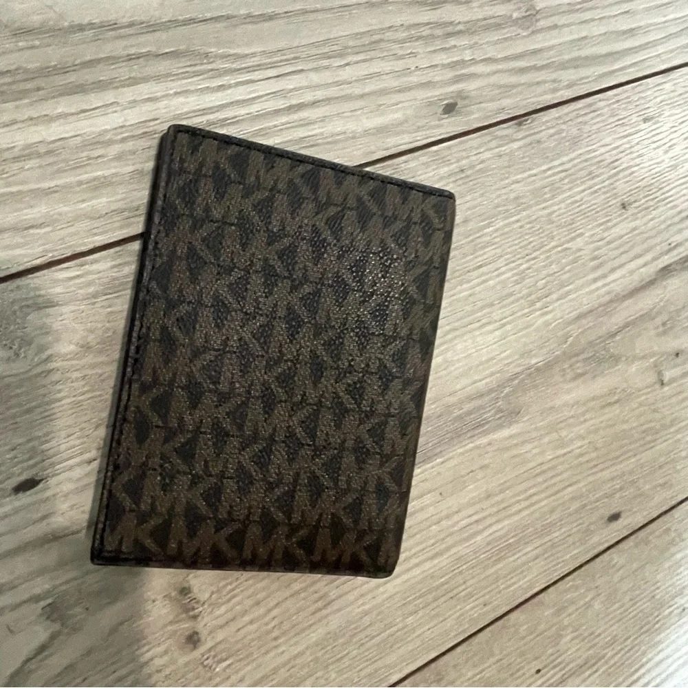 Michael Kors Monogram Key & Card Holder - Black and Brown NWOT - Picture 3 of 7